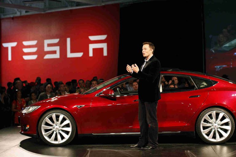 Elon Musk dan Mobil Tesla